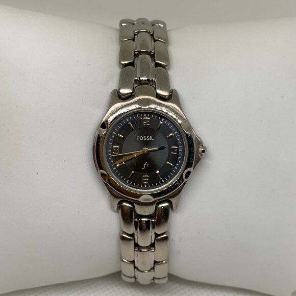 Fossil f2 women silver tone watch black dial 25mm round quartz analog running - Picture 1 of 8